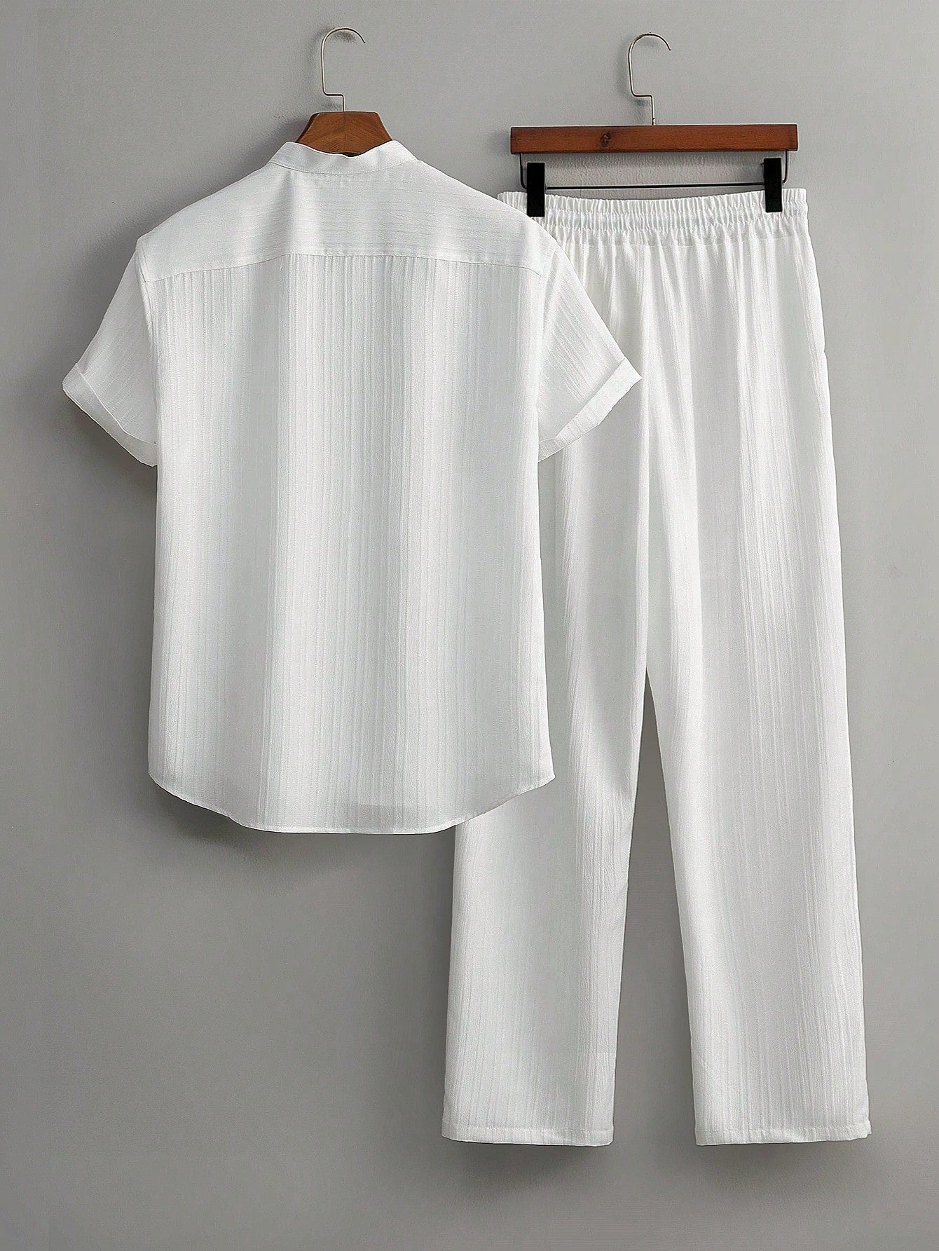 Homme 2pcs Men Casual Solid Color Textured Short Sleeve Shirt And Drawstring Waist Loose Straight-Leg Pants Set, Men Two Pieces Outfits, Men Clothes, Cozy Outfits